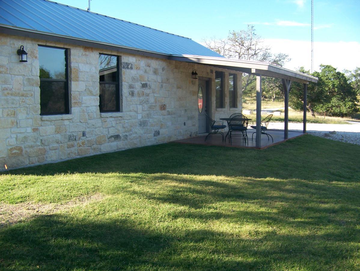 Breezy Hills Cottages - Morning Sun Cottage Fredericksburg Exterior photo
