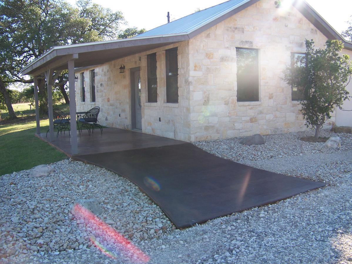 Breezy Hills Cottages - Morning Sun Cottage Fredericksburg Exterior photo